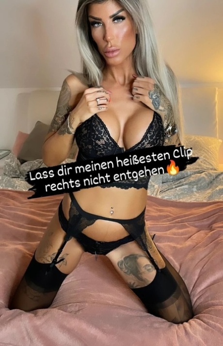 große natürliche Brüste, rasierte Muschi, Knutschen sexy kunst bilder